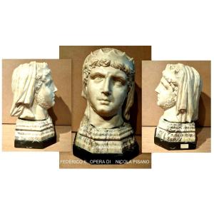 Federico II coronato. Scultura in marmo di Nicola Pisano. Scultura gotica italiana.