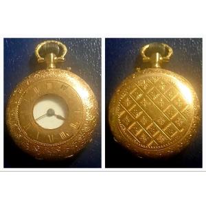 Orologino femminile in oro finemente cesellato a doppia cassa. Douboi a Ginevra 1890 circa.