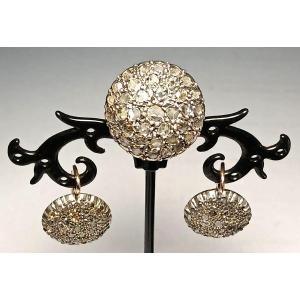 Parure a toppa di diamanti in oro e coppella con circa kt.1,10 di diamanti. Sicilia 1930 circa.