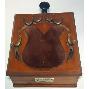 Brevetto 'Allarga dita' per pianisti DATTILOPERO  premiato alla Esposizione di Milano nel 1906.