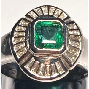 Bague en or, émeraude colombienne de 0,90 kt et 24 diamants baguette de 1,92 kt - Valenza, anné