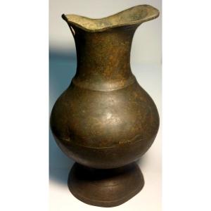 Versatoio Longobardo in rame mutilo del manico. (569-774 apr J.-C.)- Ex Collezione privata.