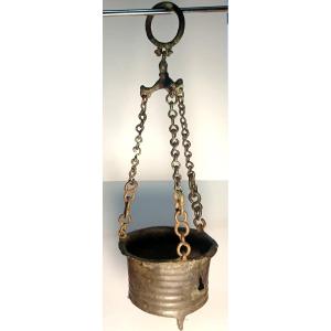  Lucerna Longobarda sia a sospensione che da appoggio. 