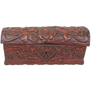 Scrigno Mediceo scolpito con l'emblema  dello scudo a sei sfere. Italia , XIII- XIV sec.