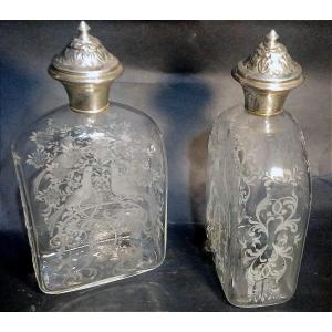 Bottiglie in vetro inciso a rotella a motivi floreali e pavoni. Venezia sec.XIX - cm.25