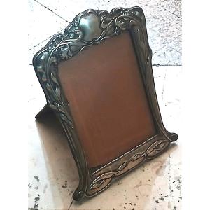  Cornice Liberty in argento sterling 'Londra 1898' Argentiere FM e S. 8  (Cm. 30 x 24,5)
