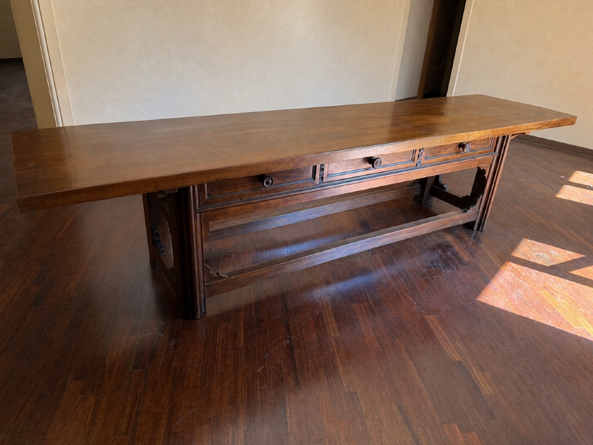 Grande tavolo in legno di noce  cm 78,5 x 315 x 77,5