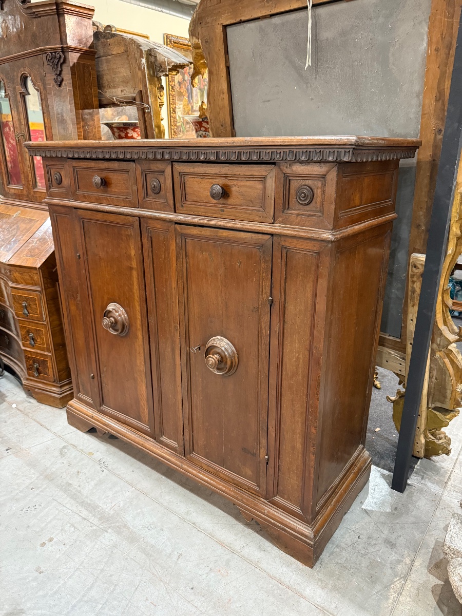 Credenza in noce sec. XVII-photo-1