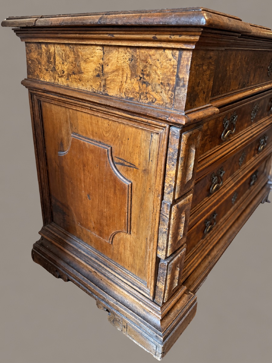 Cassettone in legno di noce e radica Emilia-Toscana Sec XVII-photo-3
