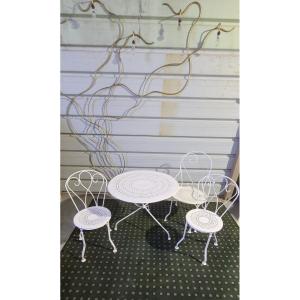 Mid-century Wrought Iron Garden Table And Chairs.