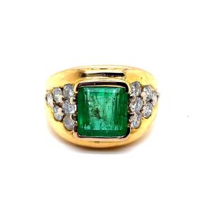 Emerald And Diamonds Ring