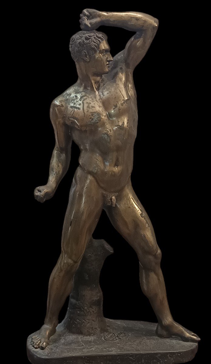 bellissima statua in bronzo dorato antico da una scultura di Antonio Canova
