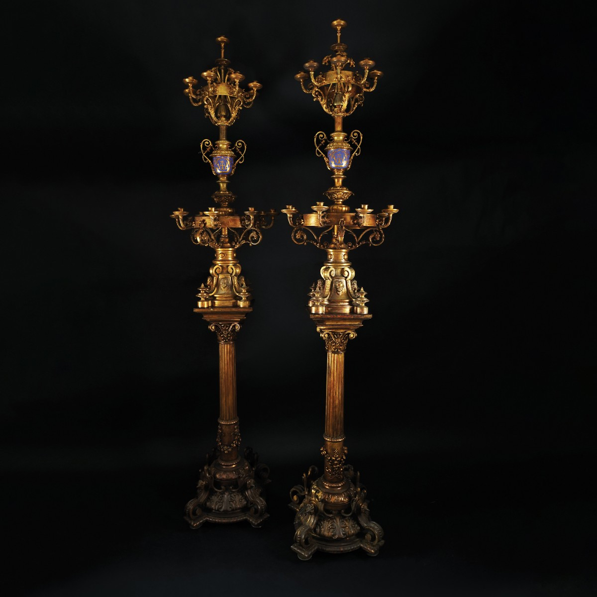 Viollet Le Duc (attr) coppia di Flambeaux - bronzo XIX sec - 240 cm 60 cm Francia Italia 