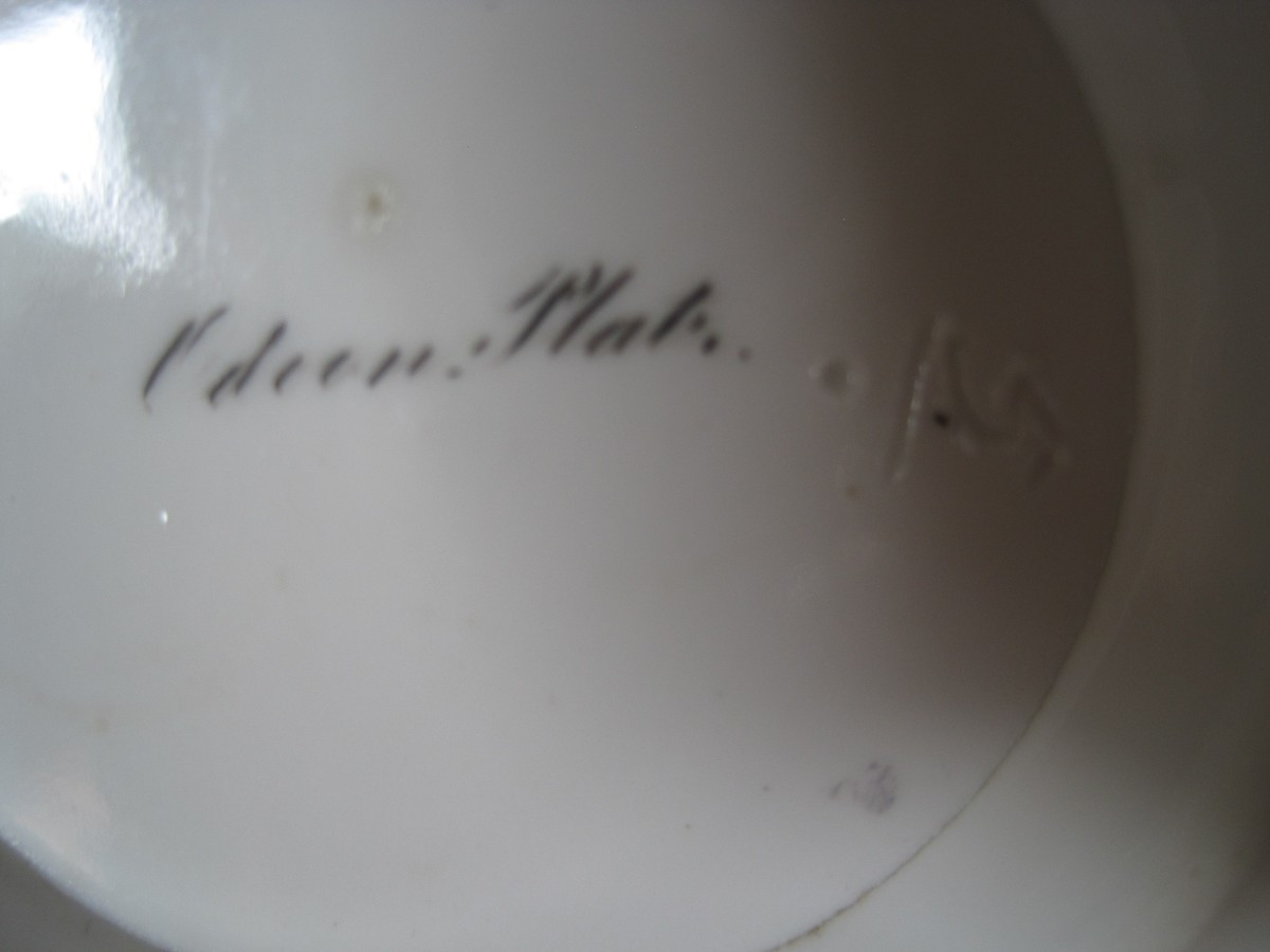 Tazza e piattino in porcellana dipinta con veduta di una piazza, Francia o Germania 1830 circa.-photo-2