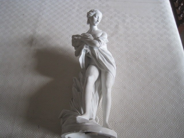 Scultura in biscuit di bagnante, marchio Sevres impresso Francia 1880 circa
