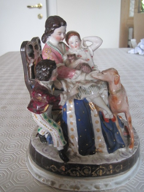 Insolito calamaio in porcellana all'interno di una scultura , Francia inizio '800 