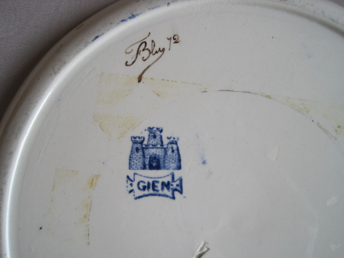 Piattino in ceramica decorato con scena familiare , Marcato Gien, Francia, 1860 circa  -photo-3