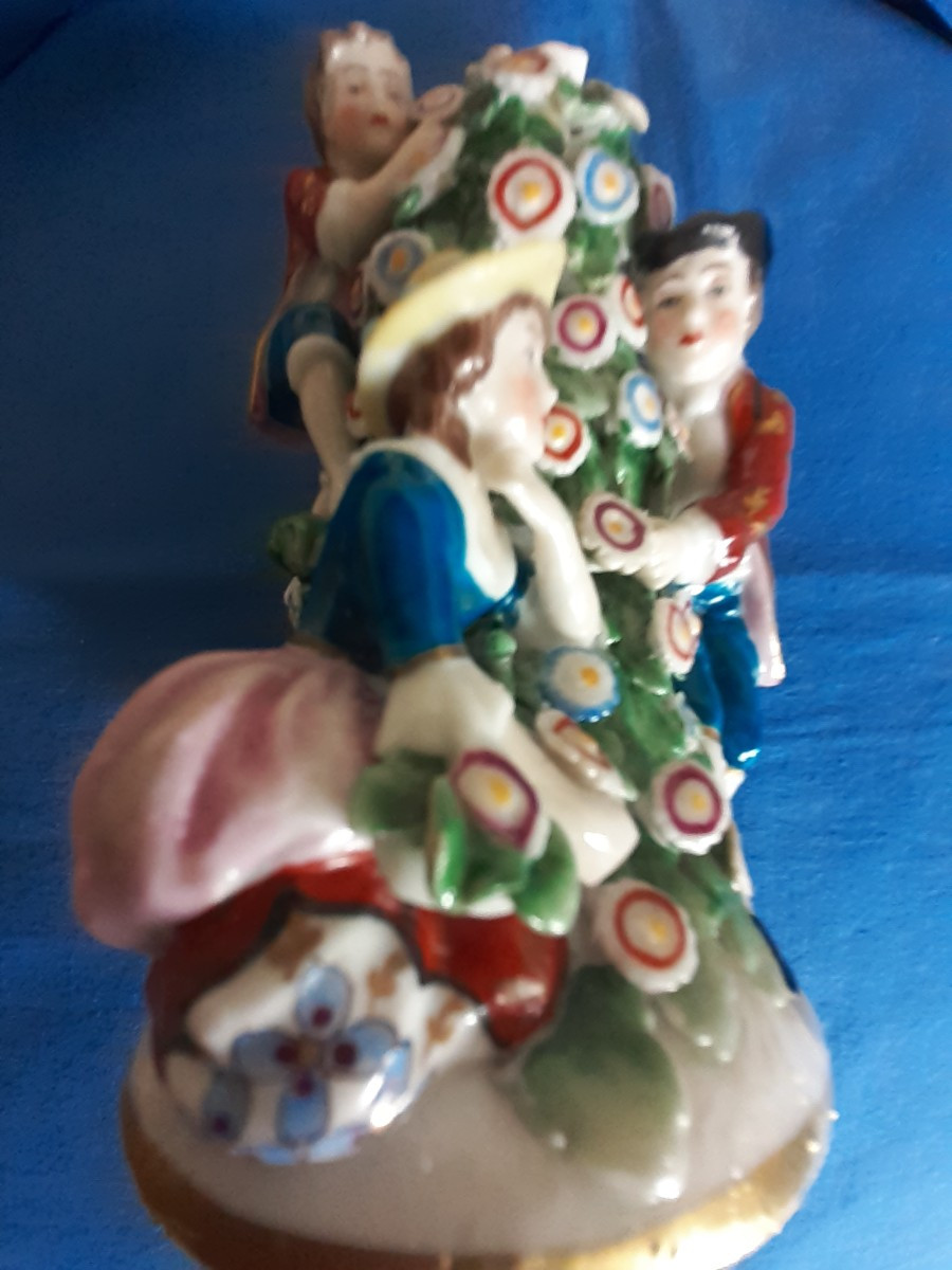 Grande flacone da profumo in porcellana decorata in rilievo, Francia fine '800