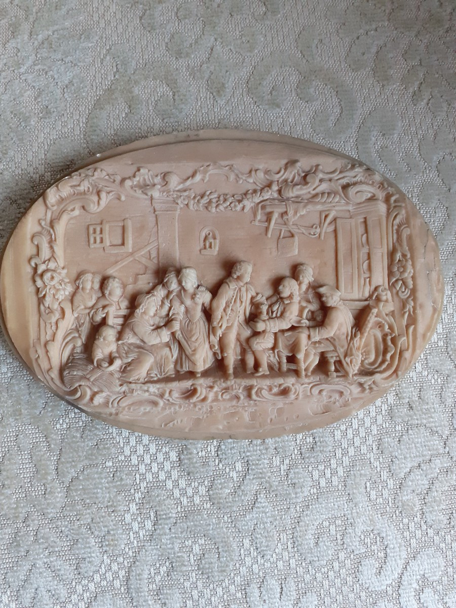 Placca ovale in cera  scolpita con scena conviviale Inghilterra, XIX secolo-photo-2
