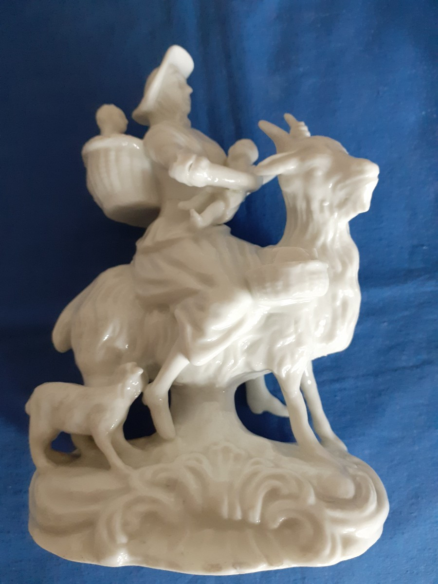 DIvertente gruppo in porcellana Italia XX secolo 