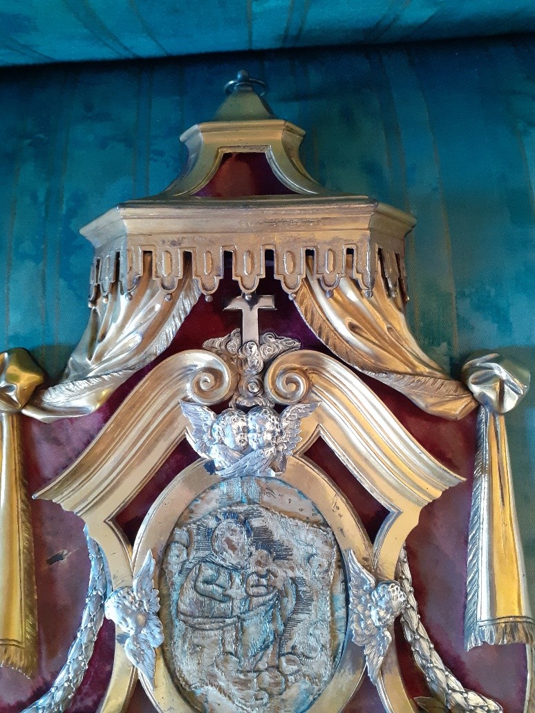 Grande acquasantiera in bronzo dorato e argento con reliquario, Italia XVIII secolo-photo-2