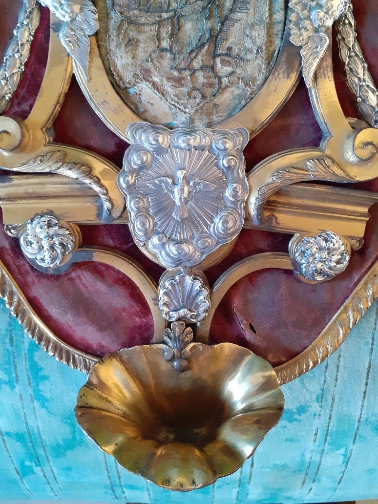Grande acquasantiera in bronzo dorato e argento con reliquario, Italia XVIII secolo-photo-3