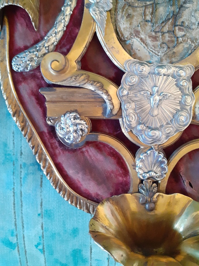 Grande acquasantiera in bronzo dorato e argento con reliquario, Italia XVIII secolo-photo-2