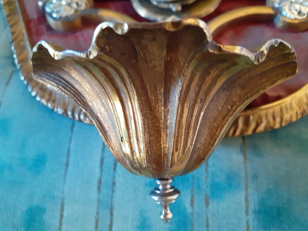 Grande acquasantiera in bronzo dorato e argento con reliquario, Italia XVIII secolo-photo-3