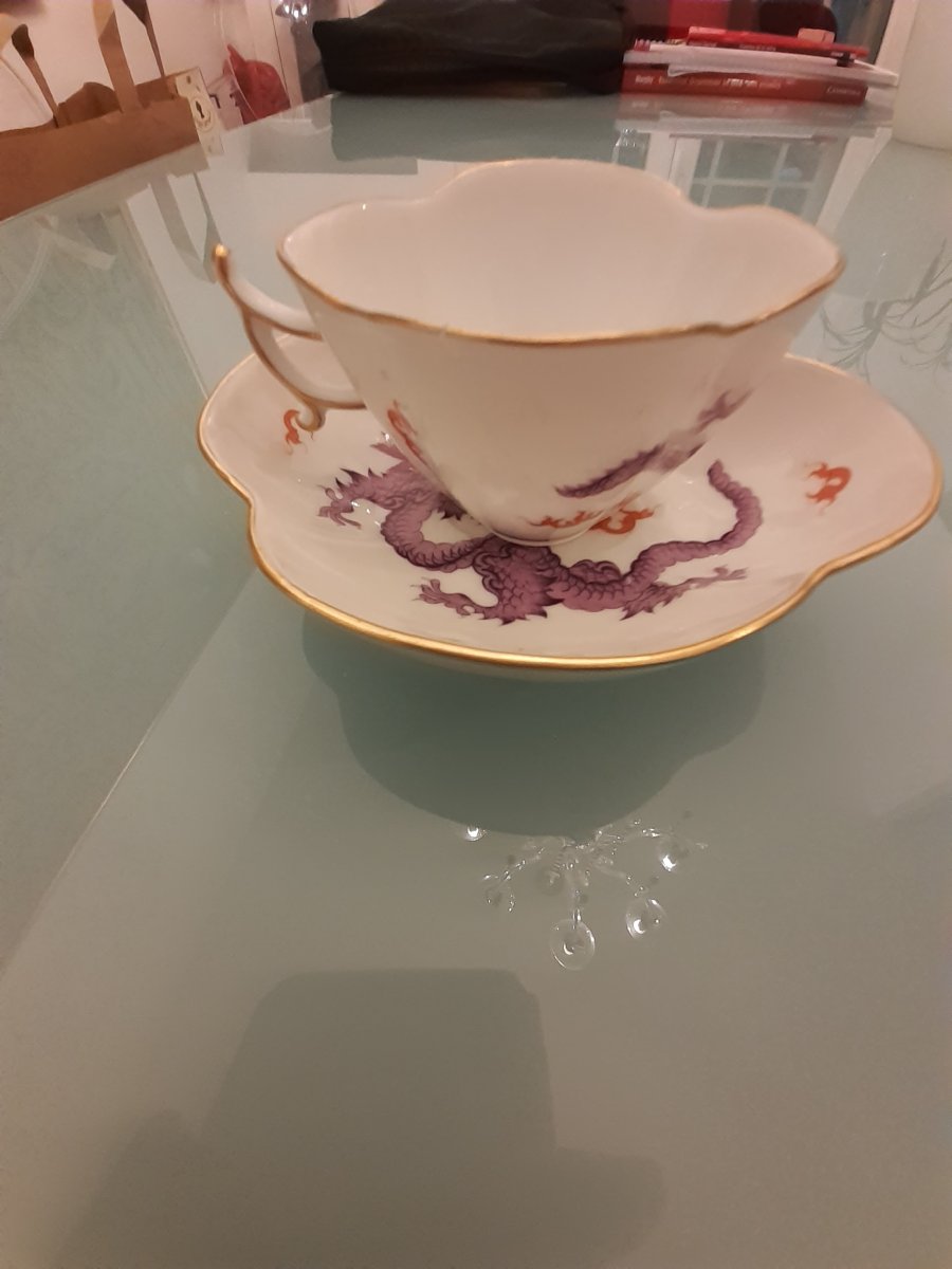 Deliziosa tazzina e piattino in porcellana Meissen, XIX secolo