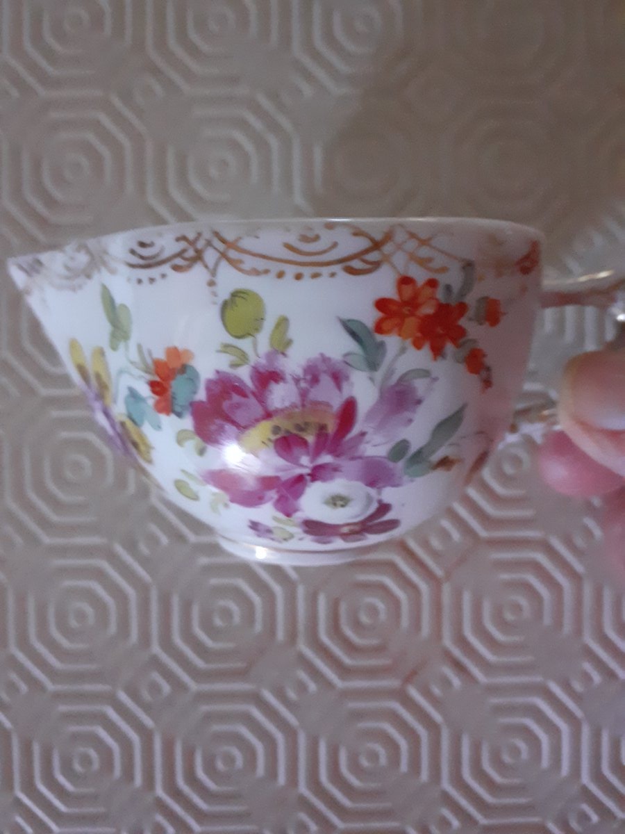 Graziosa tazza con piattino in porcellana di Dresda, 1883 circa-photo-2