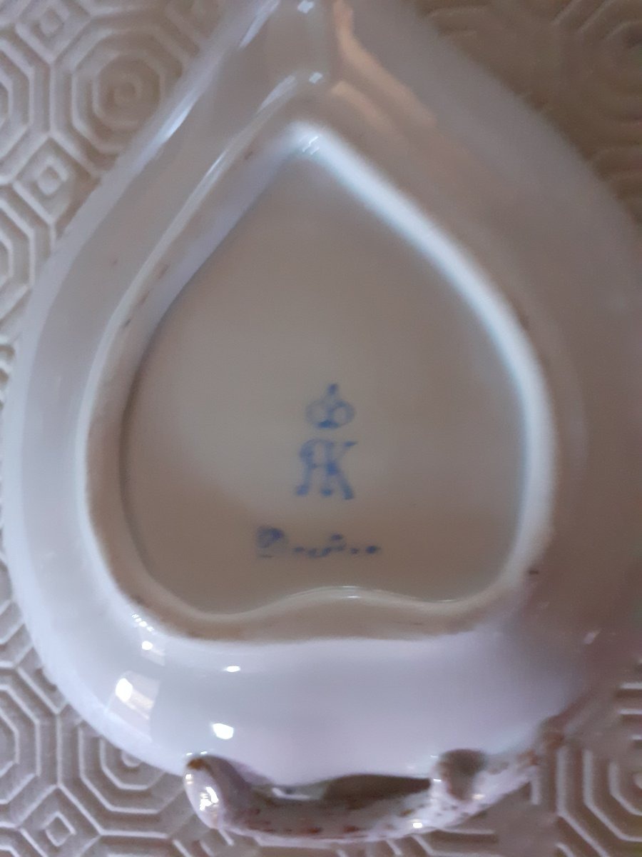 Graziosa tazza con piattino in porcellana di Dresda, 1883 circa-photo-3