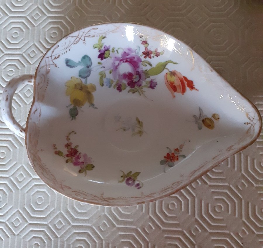 Graziosa tazza con piattino in porcellana di Dresda, 1883 circa-photo-4