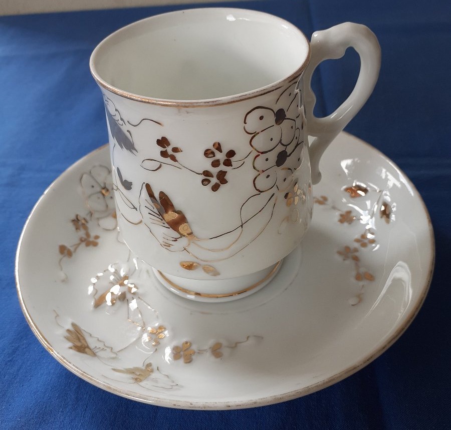 Tazza e piattino in porcellana, Russia XIX secolo.
