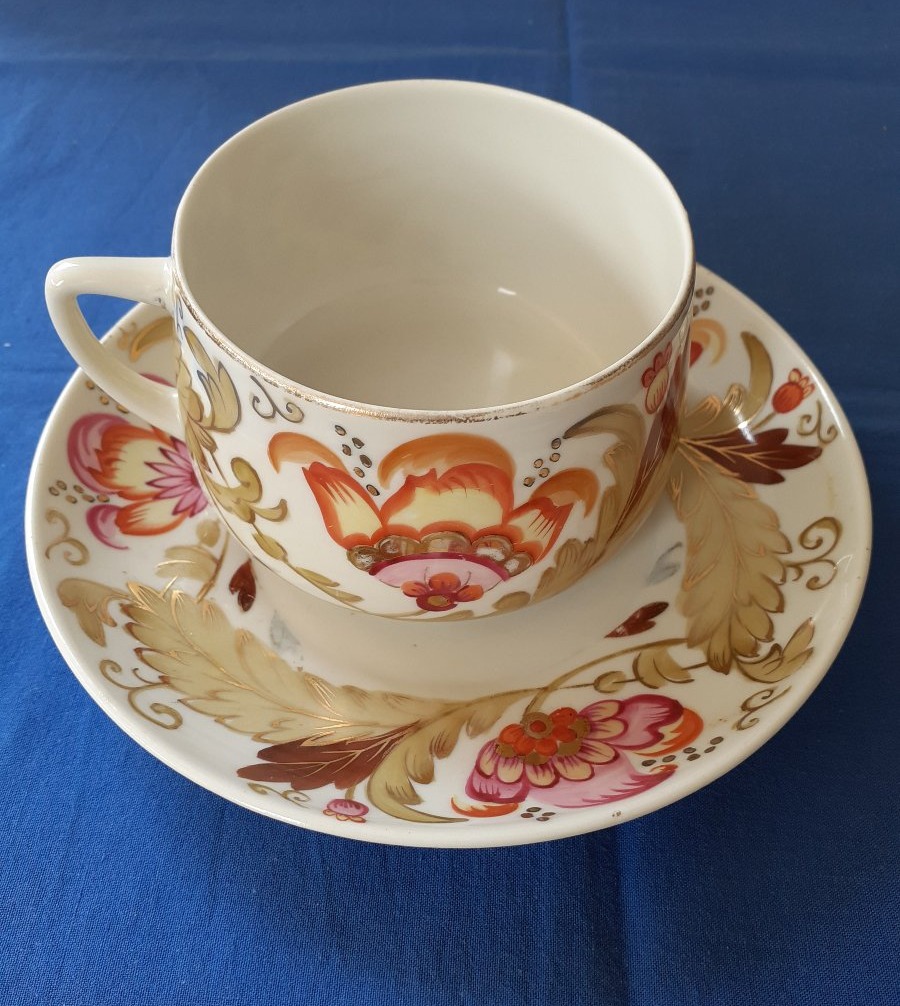 tazza e piattino in porcellana, Russia XX secolo
