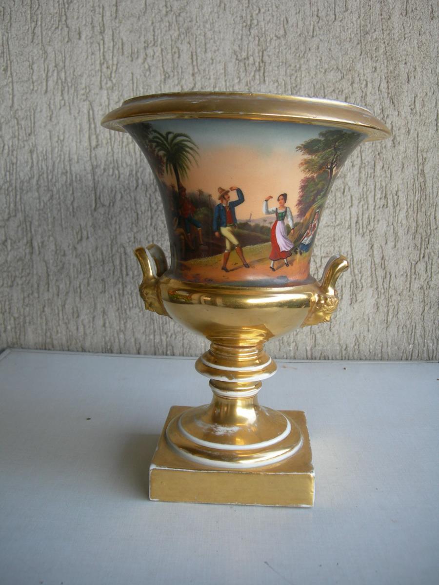 Italian Vase en porcelaine De Forme Médicis à Décor Polychrome, XIXe
