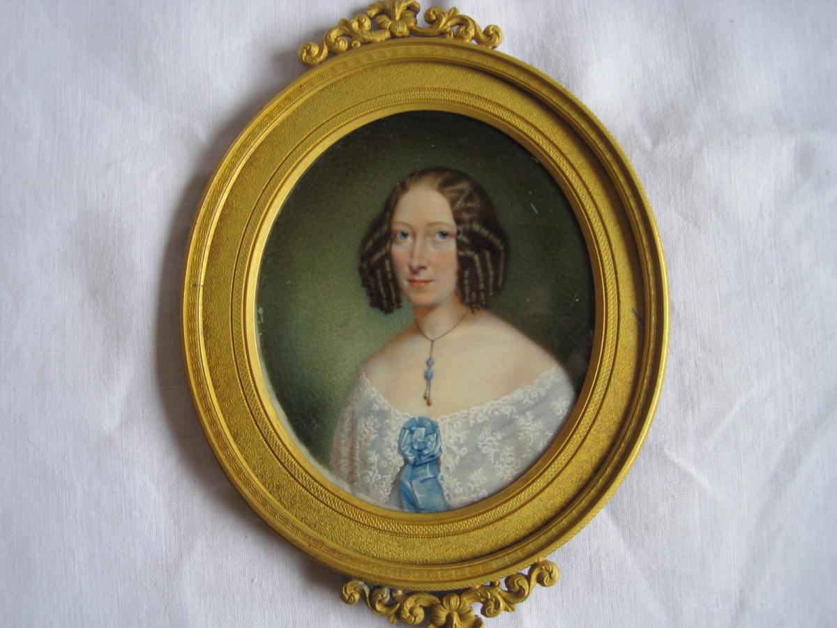 RItratto in miniatura di dama con capelli castani, circa 1830. Con CITES