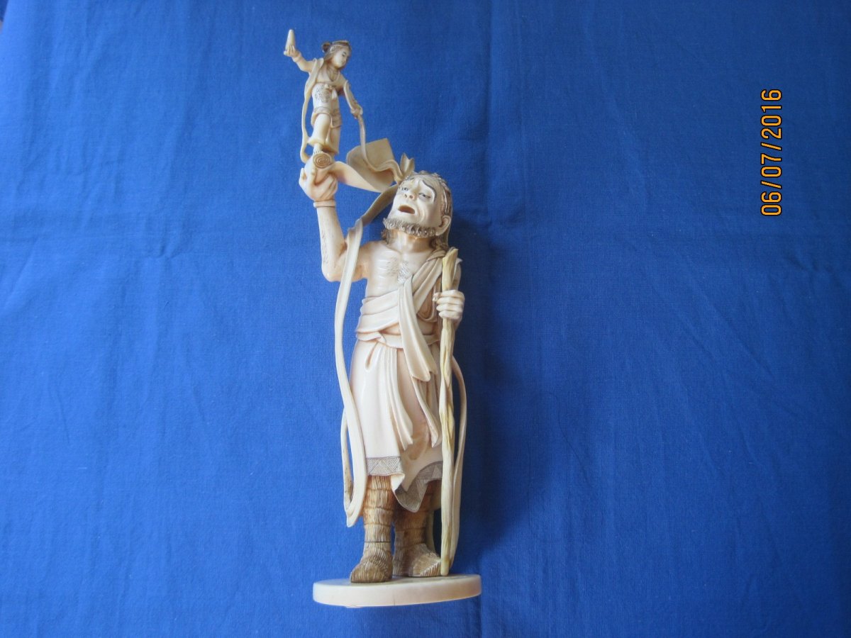 Scultura maschile probabilmente allegorica o religiosa. Giappone inizio XXmo secolo. con CITES