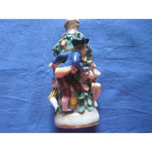 Flaconcino portaprofumo in porcellana decorata con fiori e  figure, Napoli, Italia, fine '800 