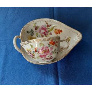 Graziosa tazza con piattino in porcellana di Dresda, 1883 circa