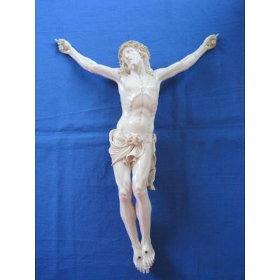 Cristo morente, in avorio.  Dieppe fine XVIII, inzio XIX secolo.  Con CITES