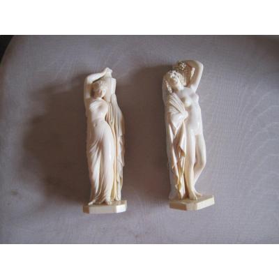 Coppia di figure classiche in avorio, DIeppe, XX secolo.  Con CITES 