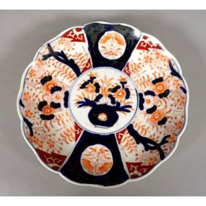19th Century Japanese Imari Plate - Floral Bouquet Motif