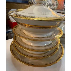 Limoges Porcelain Dinner Service, 72 Pieces - Gold Leaf Trim - Blue Rim 