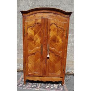Armoire En Merisier Blond De Style Louis XV, d'époque 19ème 