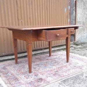 Table En Noyer Directoire, d'époque XVIII ème, Rectangulaire. 