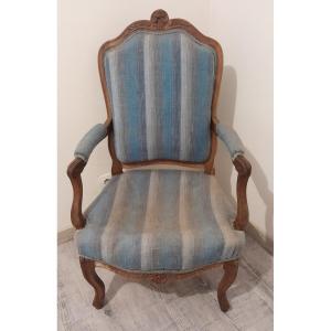 Fauteuil En Noyer d'époque Louis XV, 18ème. 