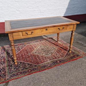 Louis Philippe Walnut Middle Desk, 19th Century.