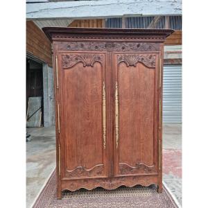 Louis XIV Style Carved Molded Oak Wardrobe From The 19th Century. 