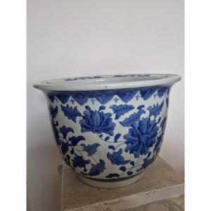 Blue And White Chinese Porcelain Cachepot – 20th Century