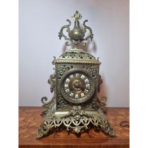 Napoleon III Style Mantel Clock In Openwork Gilt Bronze, 19th Century